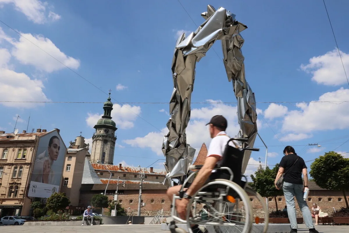 Скульптура-брама у Львові: сенс і символізм інсталяції