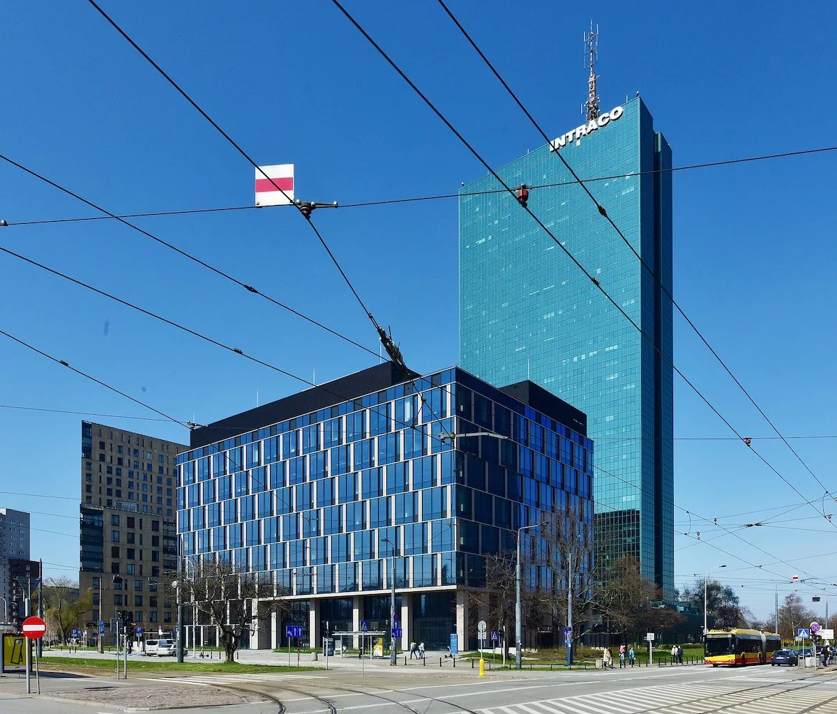 Intraco у Варшаві: історія модерністського небостягу й суперечка про його майбутнє